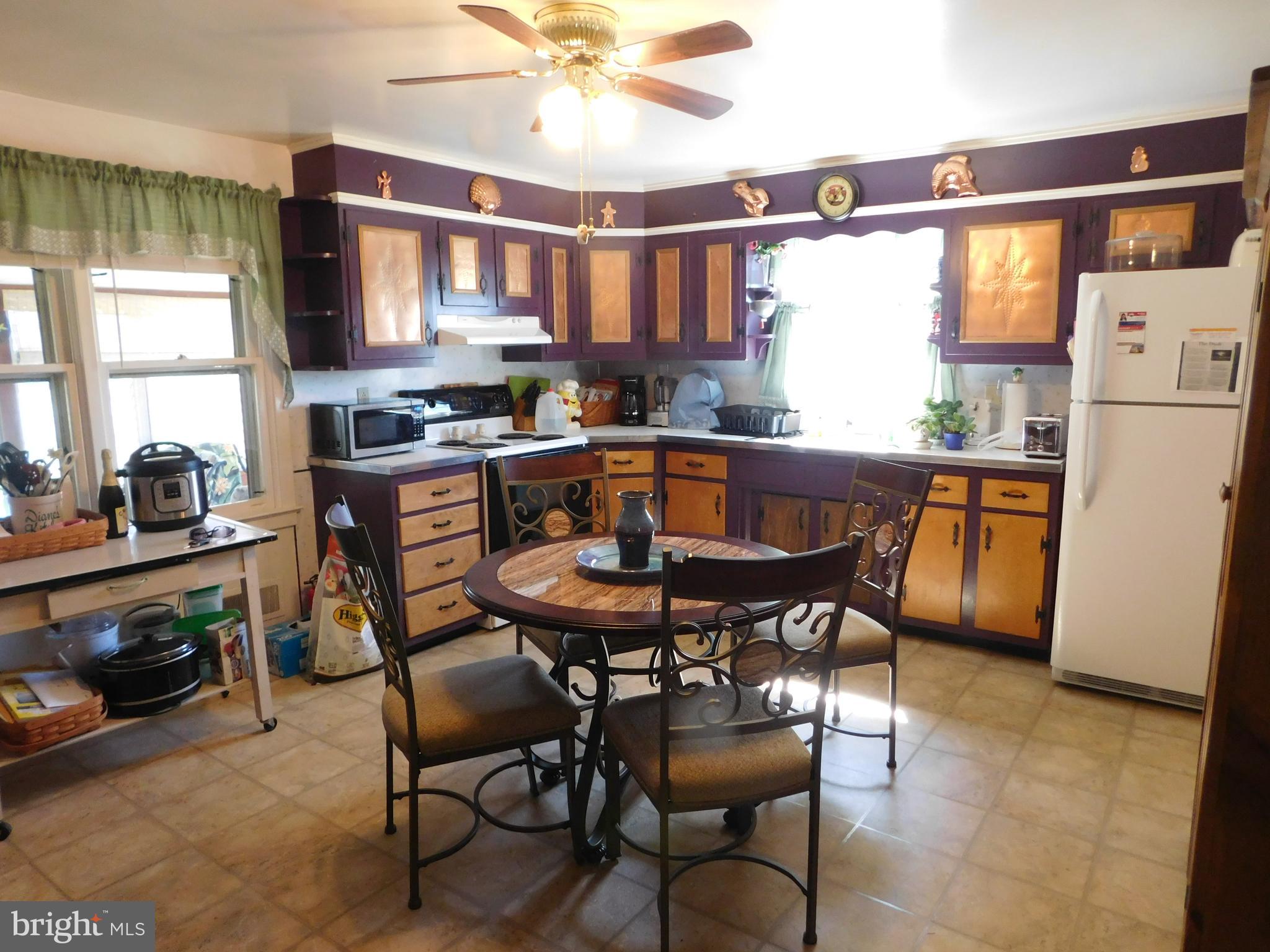 407 Chancellor Road York, PA 17403 - Photo 8 of 30 16 X 13 country eat-in kitchen