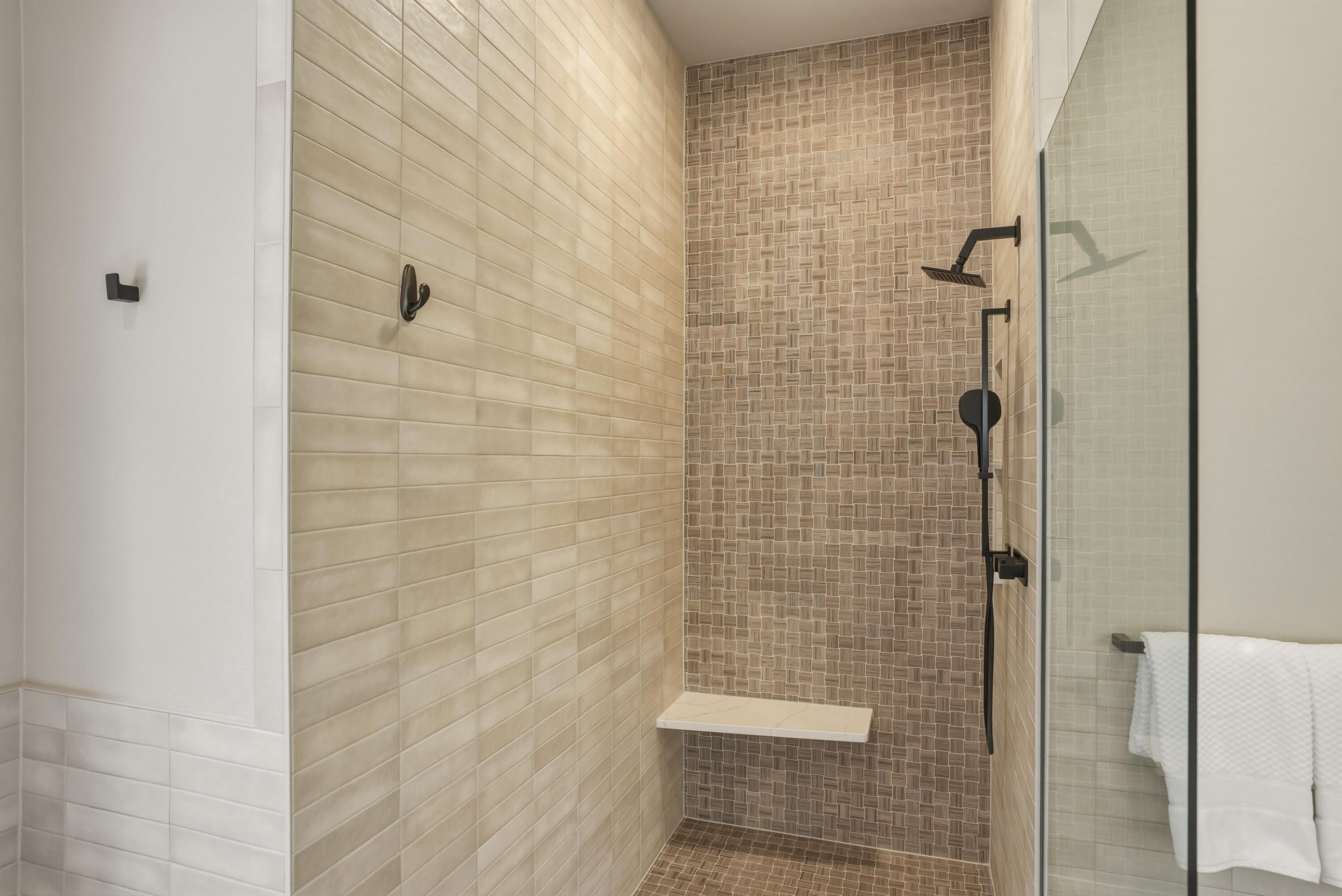 588 Widgeon Road Redmond, OR 97756 - Photo 26 of 52 Primary Tile Shower