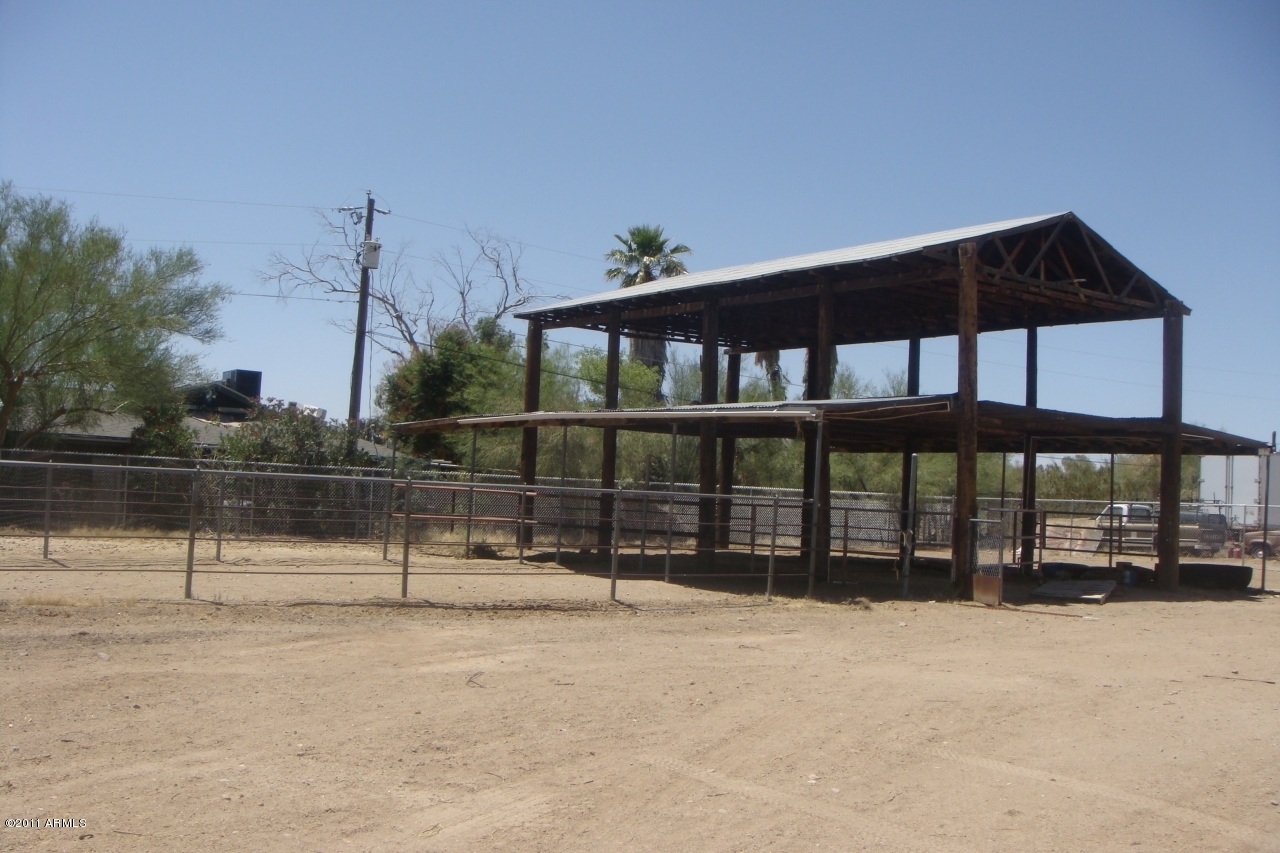 610 North Merrill Road Mesa, AZ 85207 - Photo 25 of 31 Shade/pens