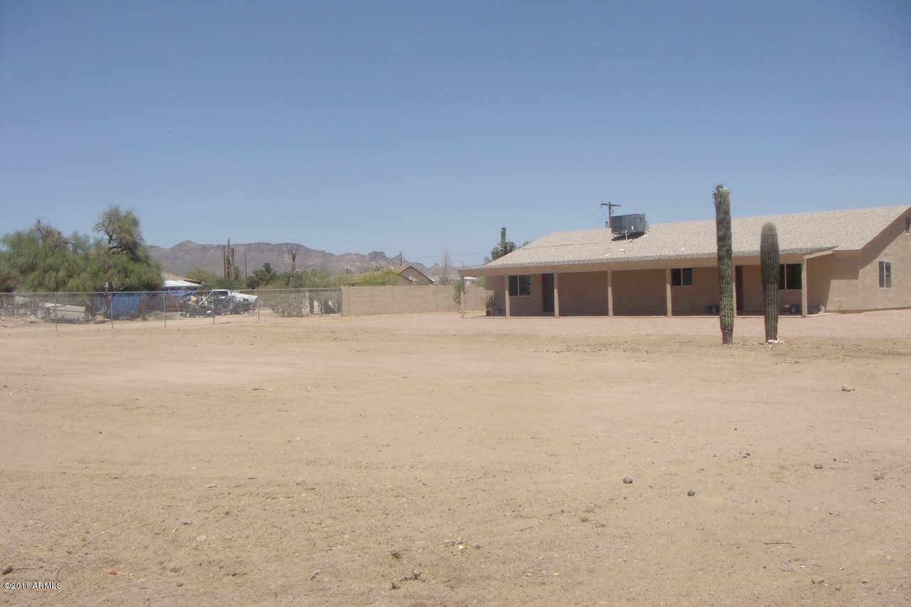 610 North Merrill Road Mesa, AZ 85207 - Photo 27 of 31 Covered patio
