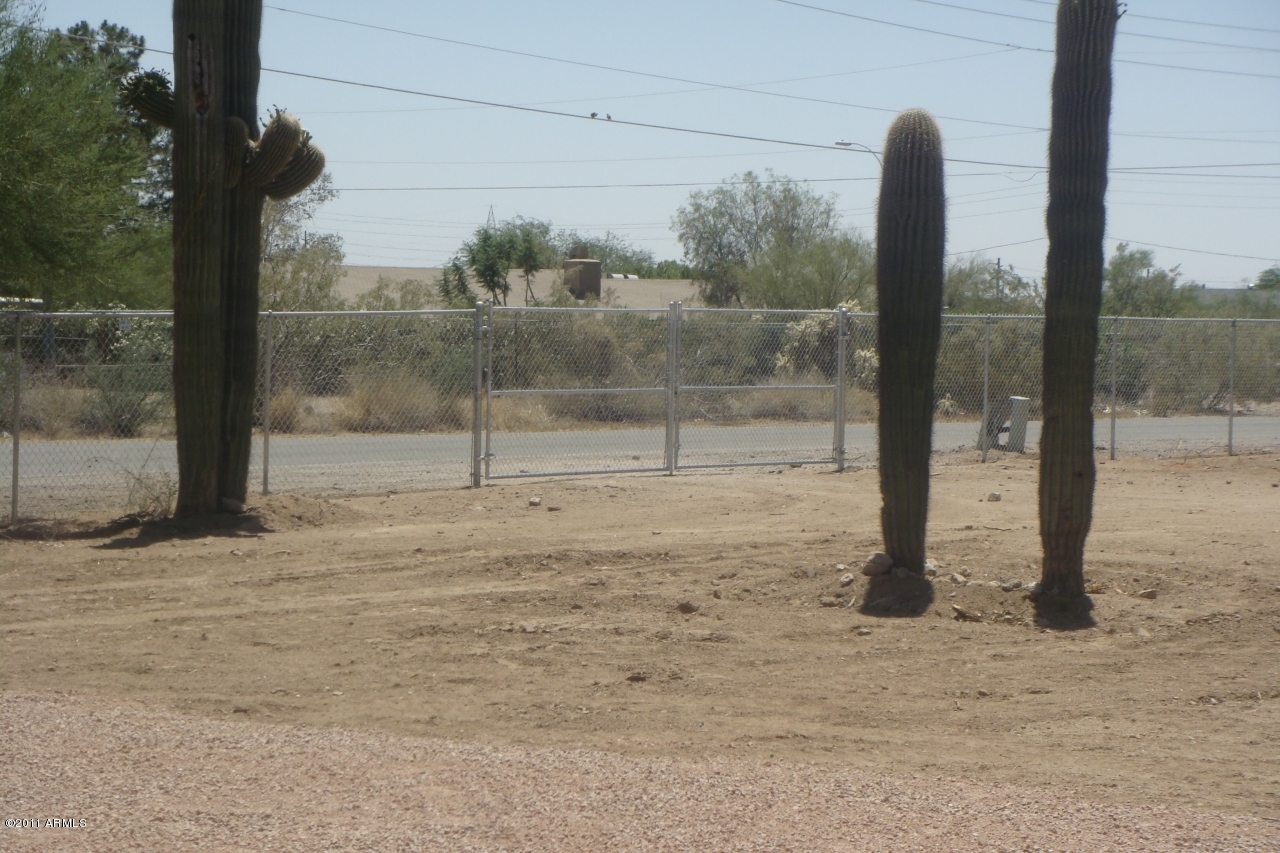 610 North Merrill Road Mesa, AZ 85207 - Photo 29 of 31 Side entry double gate