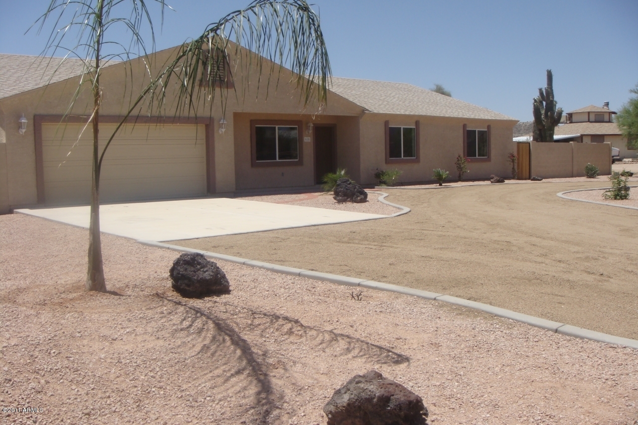 610 North Merrill Road Mesa, AZ 85207 - Photo 4 of 31 Driveway front