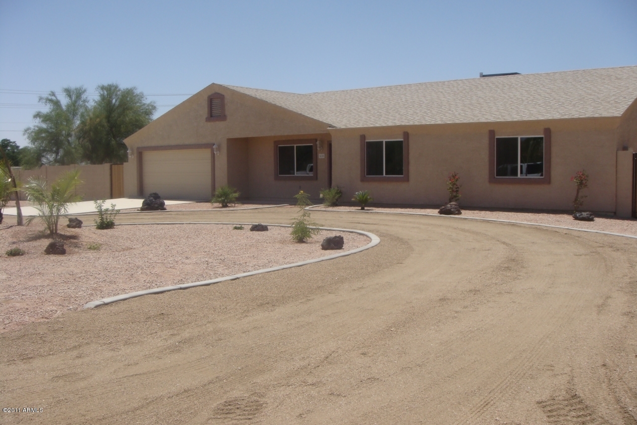 610 North Merrill Road Mesa, AZ 85207 - Photo 6 of 31 Circle drive front