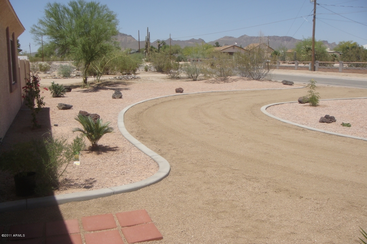 610 North Merrill Road Mesa, AZ 85207 - Photo 7 of 31 Looking North from Front door