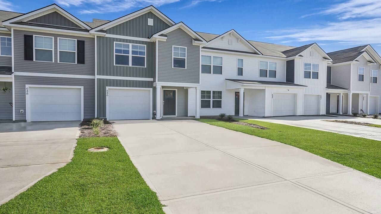 642 Pleasant Grv Way Summerville, SC 29486 - Photo 4 of 40 12_ecp06088-1