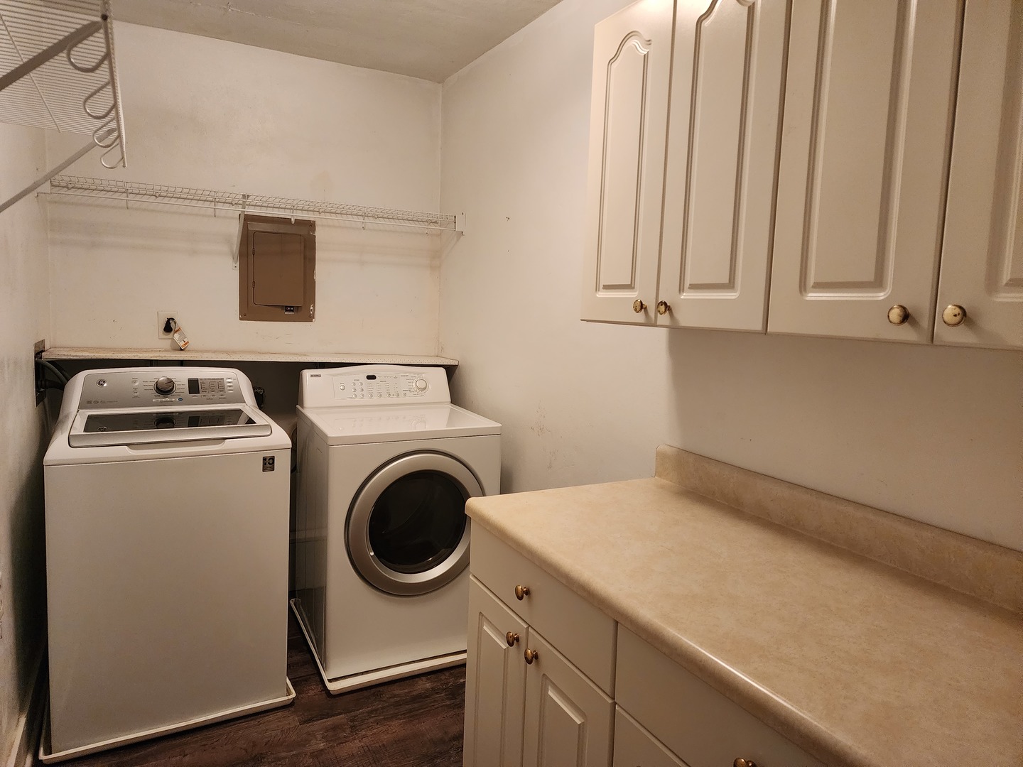 1825 Crescent Drive Champaign, IL 61821 - Photo 16 of 24 a utility room with dryer and washer