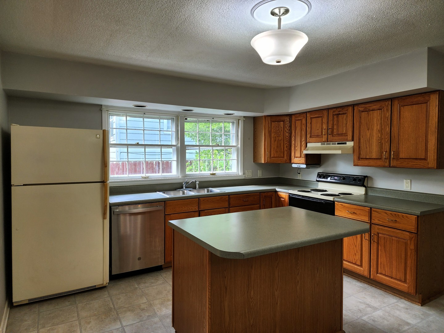1825 Crescent Drive Champaign, IL 61821 - Photo 3 of 24 a kitchen with stainless steel appliances granite countertop a sink stove and refrigerator
