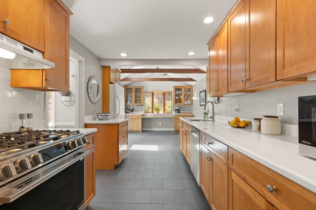 395 North Road Sudbury, MA 01776 - Photo 6 of 28