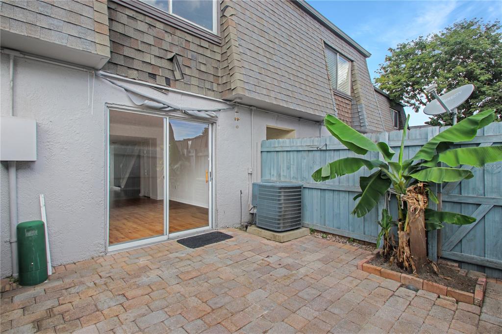 1946 South Conway Road, Unit 4 Orlando, FL 32812 - Photo 8 of 20 a view of a porch with a potted plant