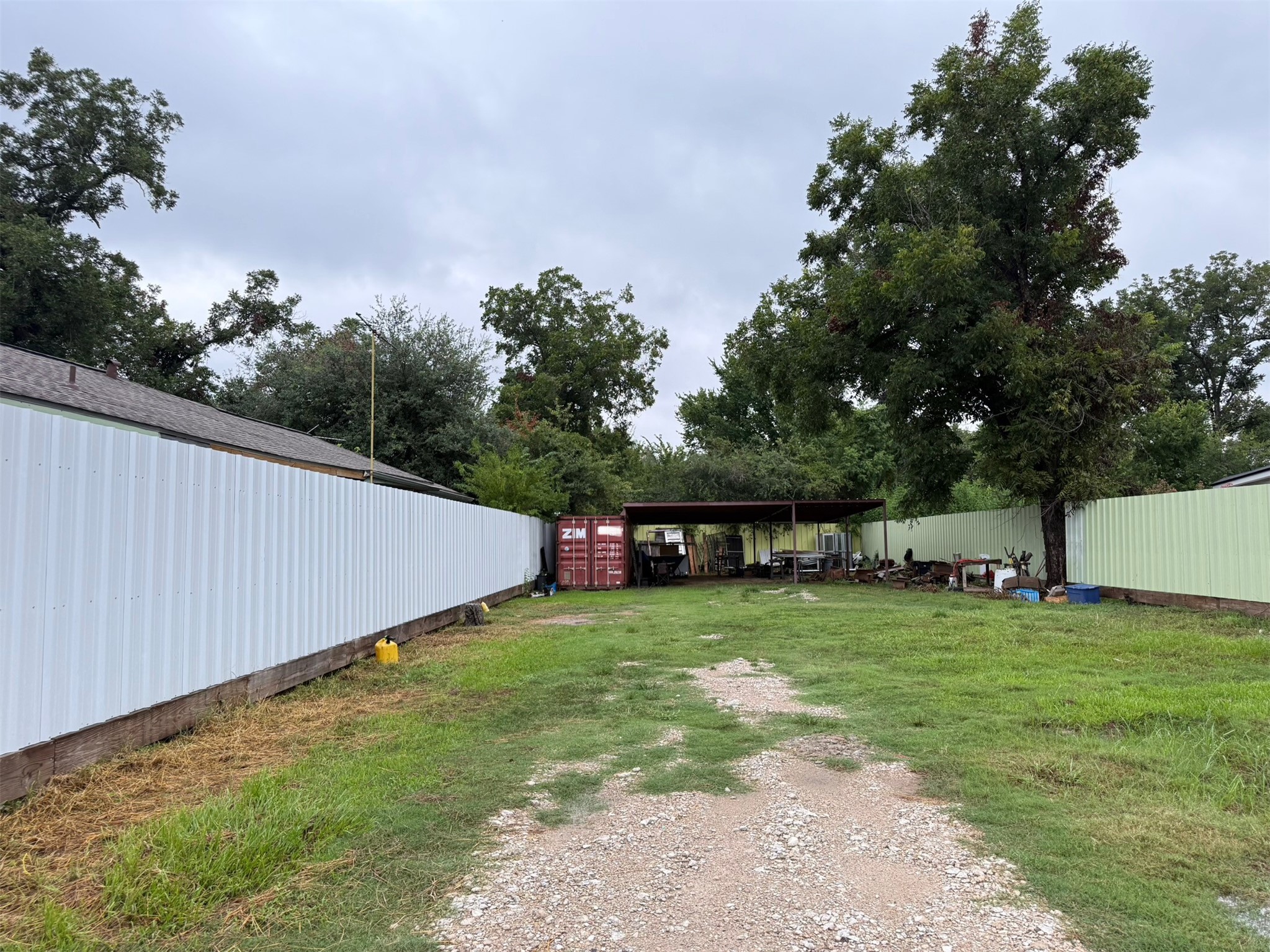 4217 East Toliver Street Houston, TX 77016 - Photo 6 of 6 a view of a backyard