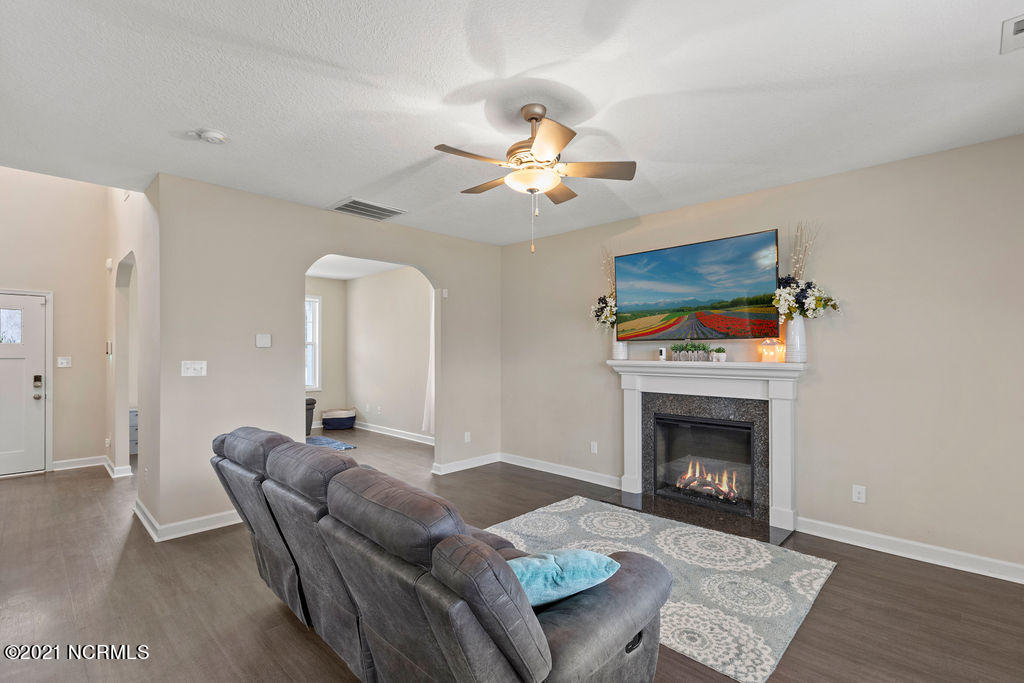 913 Courthouse Crossing Jacksonville, NC 28546 - Photo 5 of 24 IMG_2159