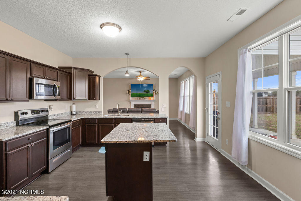 913 Courthouse Crossing Jacksonville, NC 28546 - Photo 9 of 24 IMG_2171