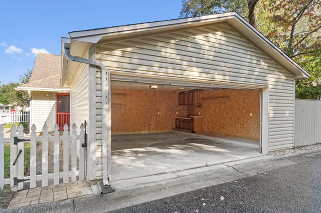 a view of backyard of the house
