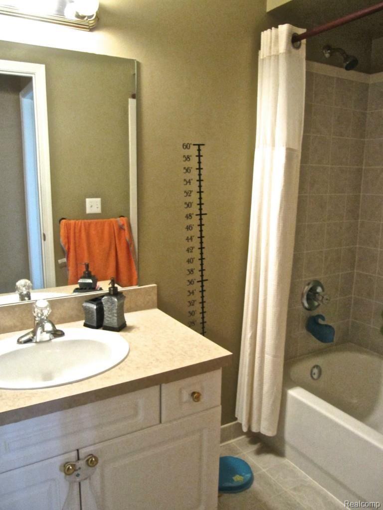 3414 Tremonte Circle Rochester, MI 48306 - Photo 17 of 28 2nd Full Bath