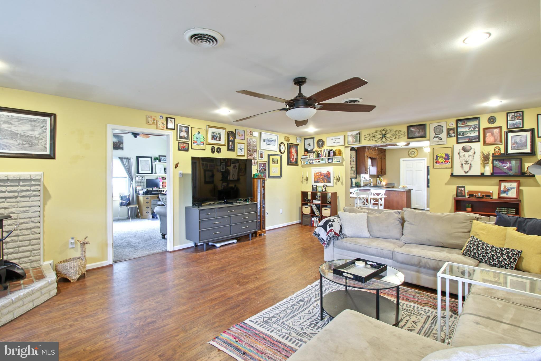 2820 Old Washington Road Westminster, MD 21157 - Photo 11 of 38 Living room