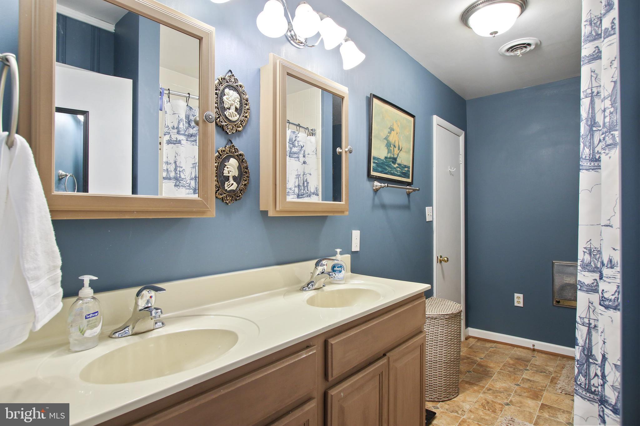 2820 Old Washington Road Westminster, MD 21157 - Photo 25 of 38 Master full bathroom