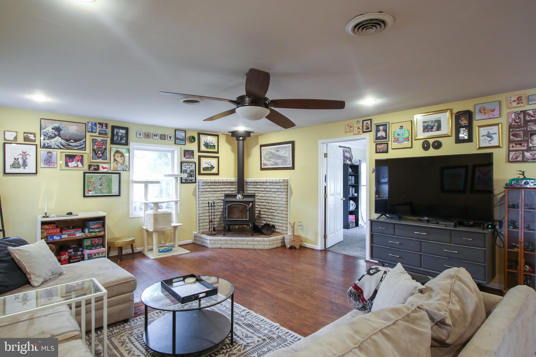2820 Old Washington Road Westminster, MD 21157 - Photo 9 of 38 Living room