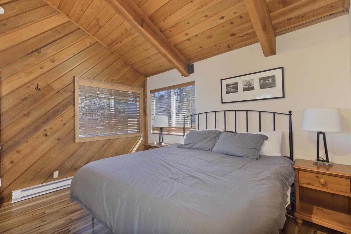 175 Mammoth Slopes Drive, Unit 3 Mammoth Lakes, CA 93546 - Photo 22 of 30 a bedroom with a large bed and a window