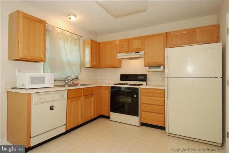 8317 Spadderdock Way Laurel, MD 20724 - Photo 13 of 25 Kitchen