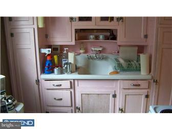 225 Richfield Road Upper Darby, PA 19082 - Photo 6 of 12 Kitchen