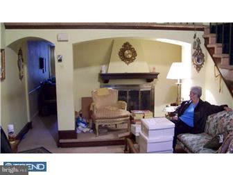 225 Richfield Road Upper Darby, PA 19082 - Photo 7 of 12 Living Room