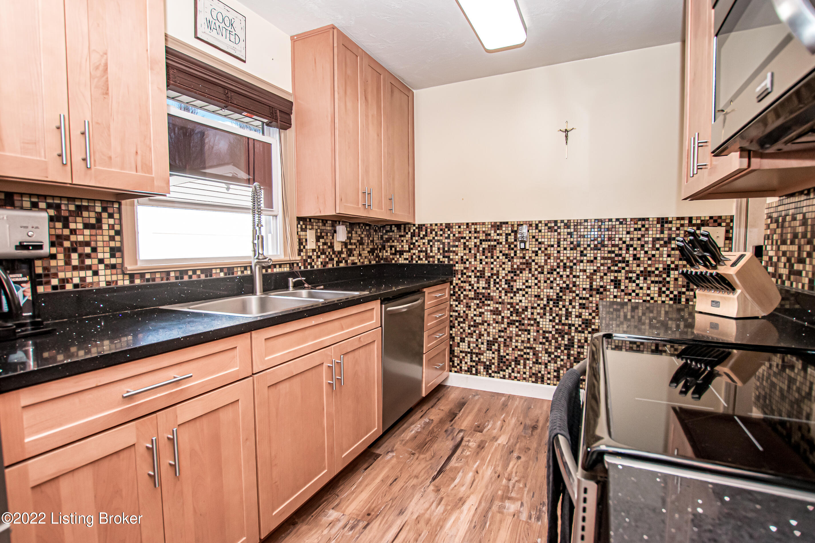 6305 Hunters Grove Road Louisville, KY 40216 - Photo 14 of 46 6305 Hunters Grove Rd-22