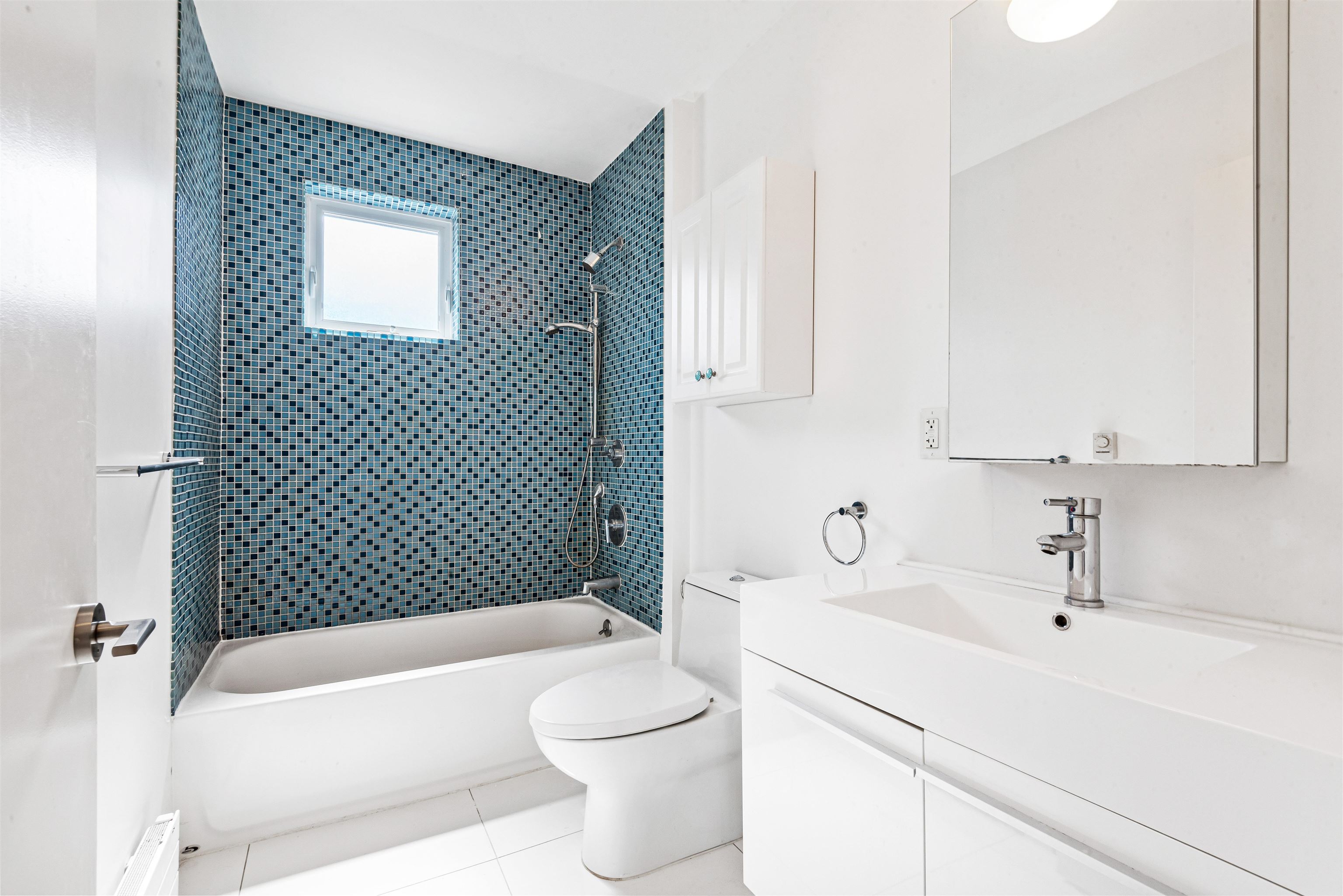 102 Colgate Street, Unit 302 Jersey City, NJ 07302 - Photo 12 of 21 a bathroom with a sink toilet and bathtub