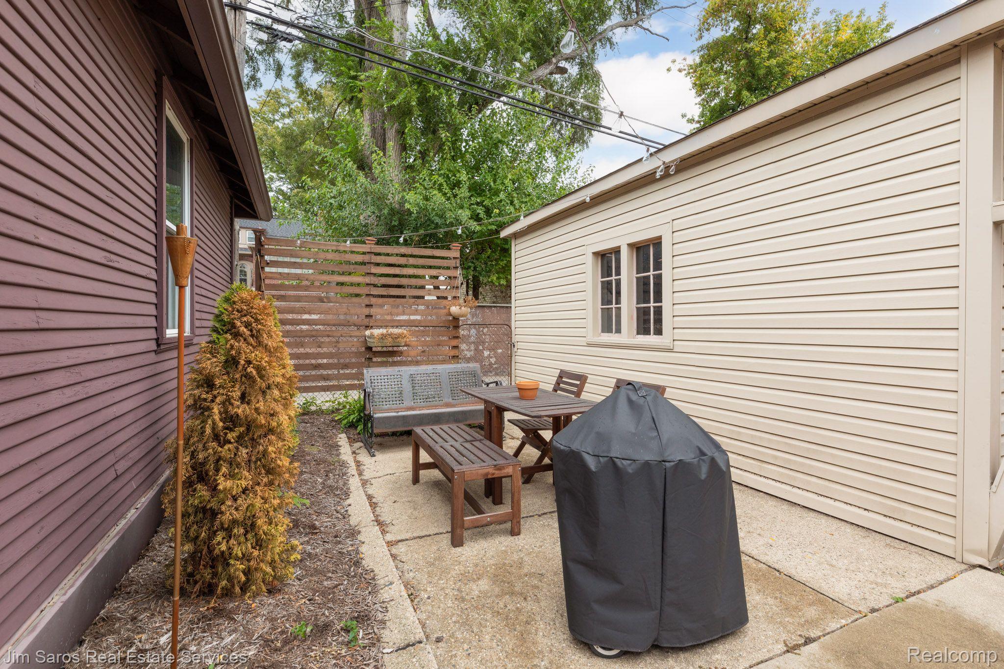 974 Nottingham Road Grosse Pointe, MI 48230 - Photo 17 of 18 Gallery Image 17