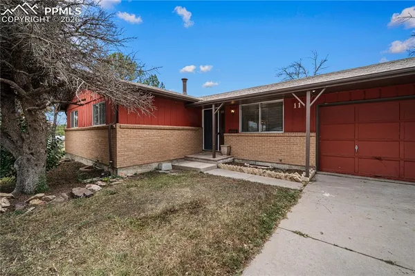 $350,000 | 11 Mac Naughton Road, Pueblo, CO 81001