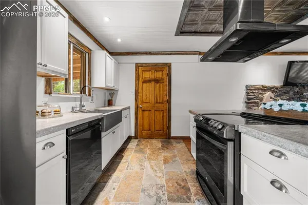 $350,000 | 11 Mac Naughton Road, Pueblo, CO 81001
