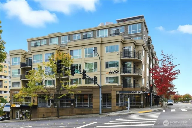 $699,995 | 300 110th Avenue Northeast, Unit 412, Bellevue, WA 98004