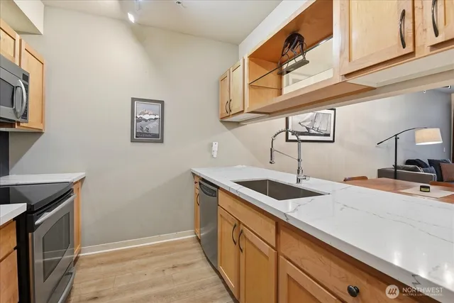 $699,995 | 300 110th Avenue Northeast, Unit 412, Bellevue, WA 98004