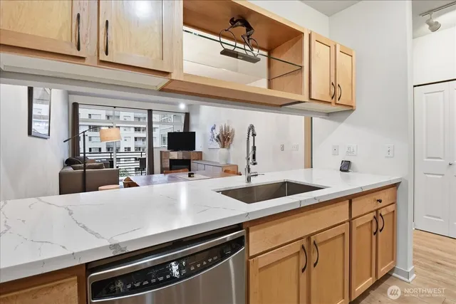 $699,995 | 300 110th Avenue Northeast, Unit 412, Bellevue, WA 98004