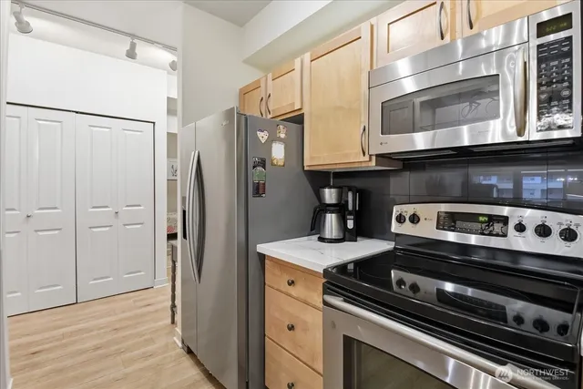 $699,995 | 300 110th Avenue Northeast, Unit 412, Bellevue, WA 98004