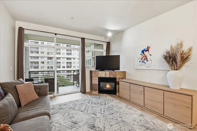 $699,995 | 300 110th Avenue Northeast, Unit 412, Bellevue, WA 98004