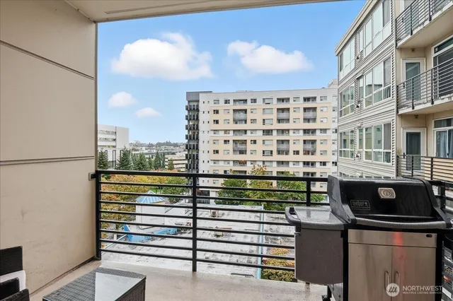 $699,995 | 300 110th Avenue Northeast, Unit 412, Bellevue, WA 98004