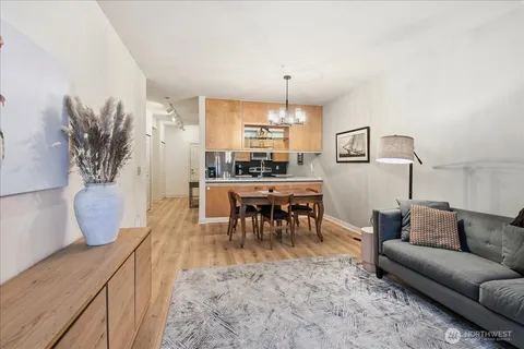 $679,995 | 300 110th Avenue Northeast, Unit 412, Bellevue, WA 98004