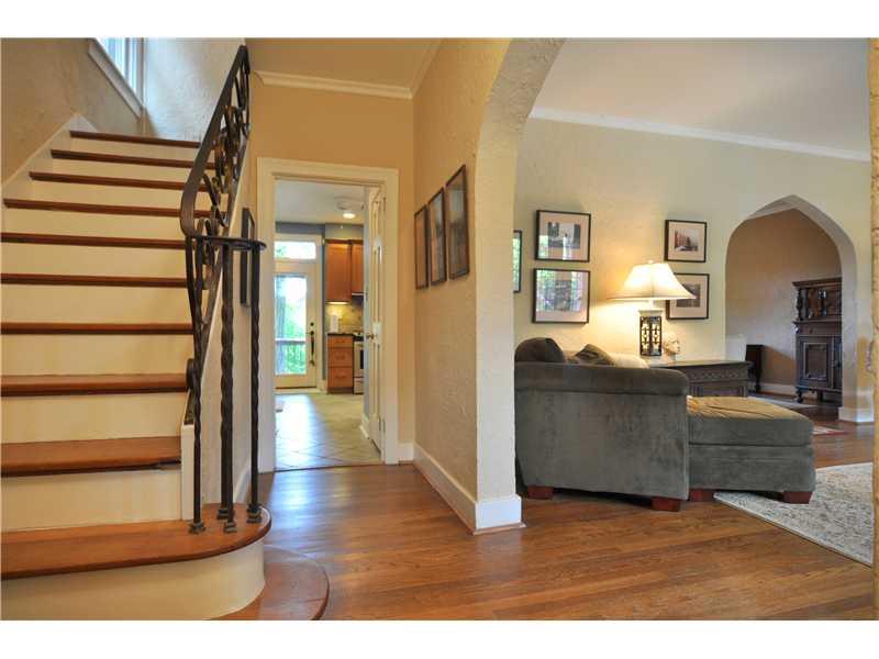 5411 Guarino Road Pittsburgh, PA 15217 - Photo 3 of 25 Entry/Foyer.