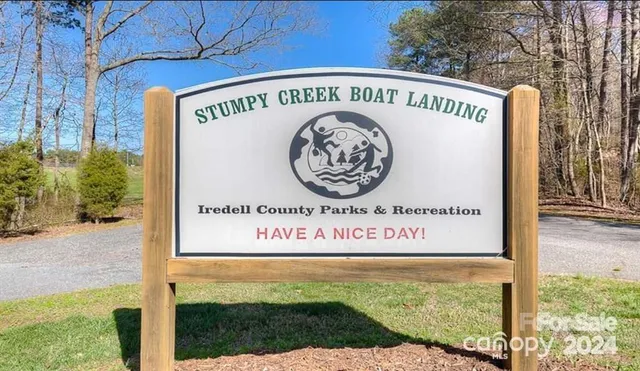 a view of a yard with an tree