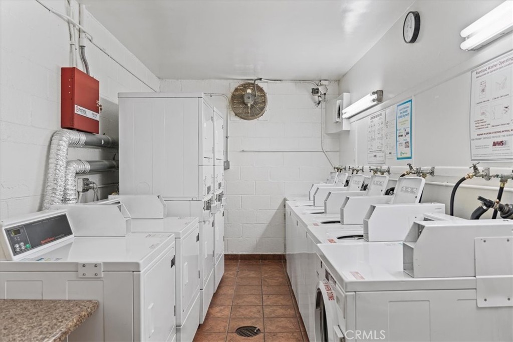 8163 Redlands Street, Unit 2 Playa del Rey, CA 90293 - Photo 29 of 42 Community laundry room.