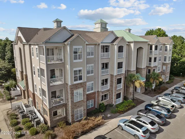 $260,000 | 200 Gateway Condos Drive, Unit 214, Surf City, NC 28445