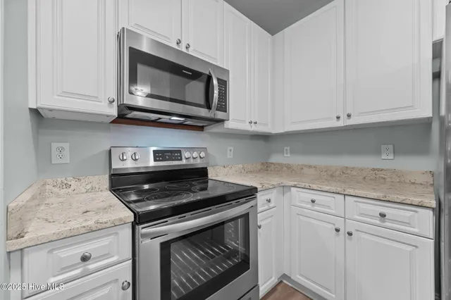 $260,000 | 200 Gateway Condos Drive, Unit 214, Surf City, NC 28445