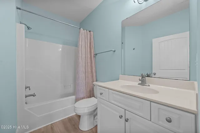 $260,000 | 200 Gateway Condos Drive, Unit 214, Surf City, NC 28445