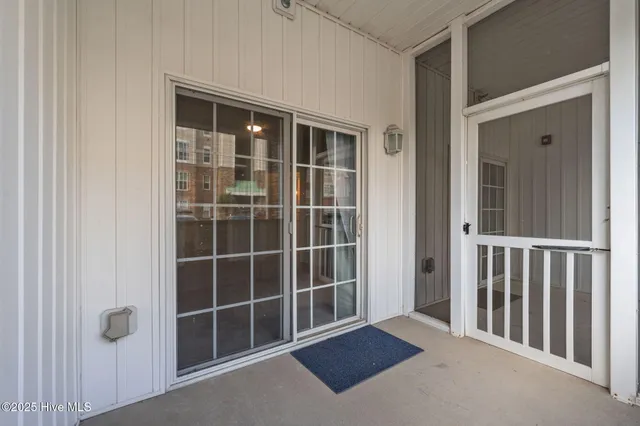 $260,000 | 200 Gateway Condos Drive, Unit 214, Surf City, NC 28445