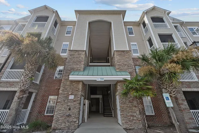 $260,000 | 200 Gateway Condos Drive, Unit 214, Surf City, NC 28445