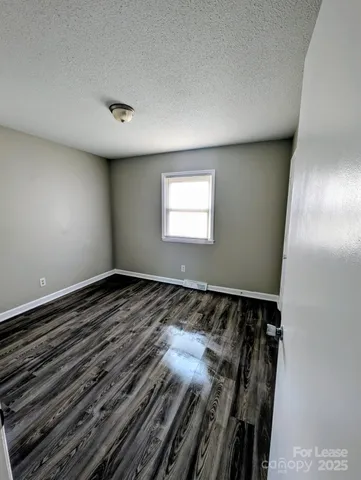 $1,700 | 216 Lakeside Avenue, Davidson, NC 28036