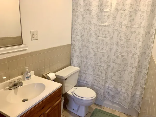 $2,500 | 1380 Kossuth Street, Bridgeport, CT 06608