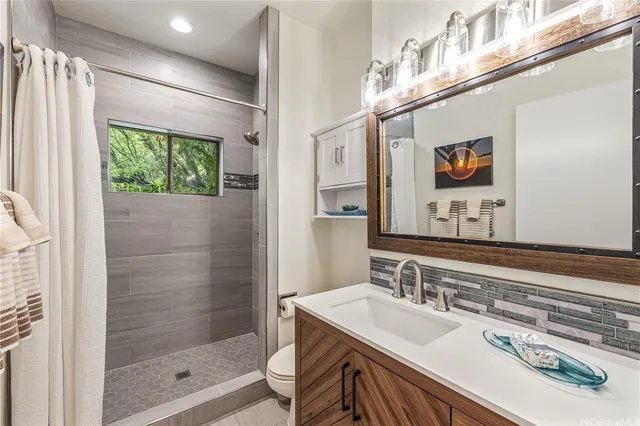 $2,675,000 | 5926 Kalanianaʻole Highway, Honolulu, HI 96821