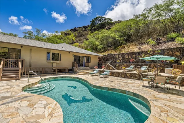 $2,675,000 | 5926 Kalanianaʻole Highway, Honolulu, HI 96821