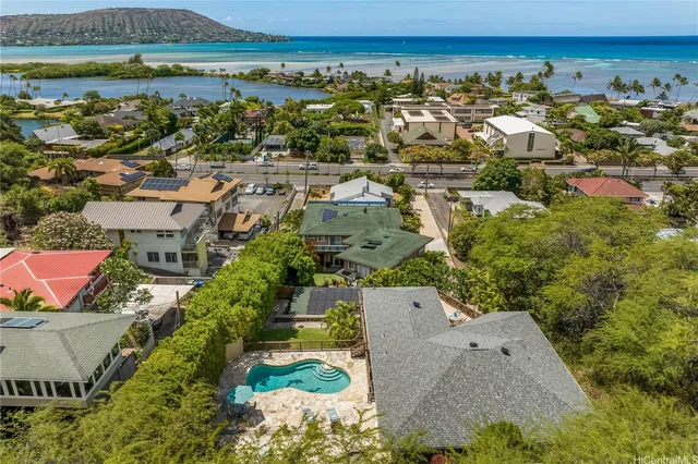 $2,675,000 | 5926 Kalanianaʻole Highway, Honolulu, HI 96821